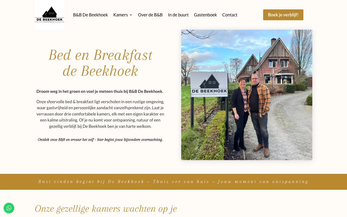 De homepage van B&B De Beekhoek op desktop, met de eigenaren voor het huis